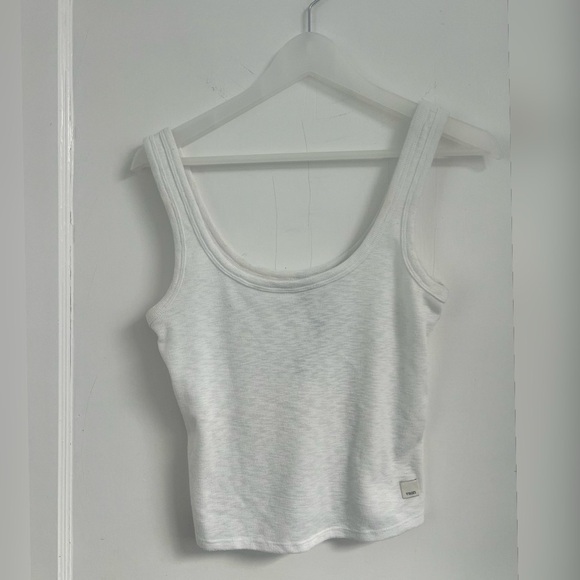 Vuori Tops - Vuori Sunrise Crop Tank in White Size S